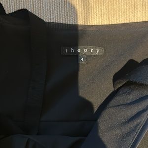 Super cute Theory top. Long style.